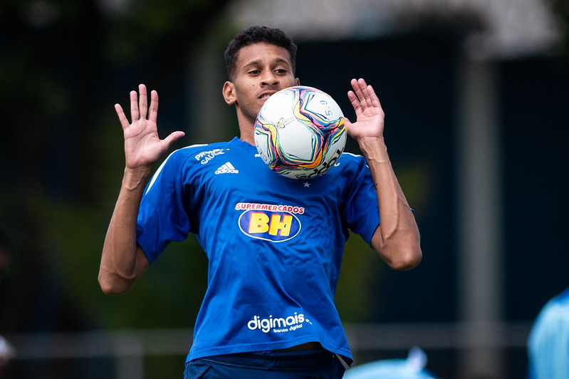 Com Matheus Neris lesionado, Adriano e Jadson surgem como opções para o meio de campo do Cruzeiro