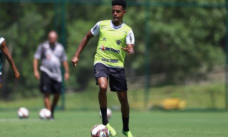 Keno elege o time a ser batido na temporada e cita 'equilíbro' para chegar no Brasileiro e Libertadores