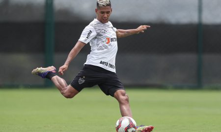 Zaracho comenta mudança de posição e boa fase no Atlético-MG: 'Me sentindo cada vez mais solto'