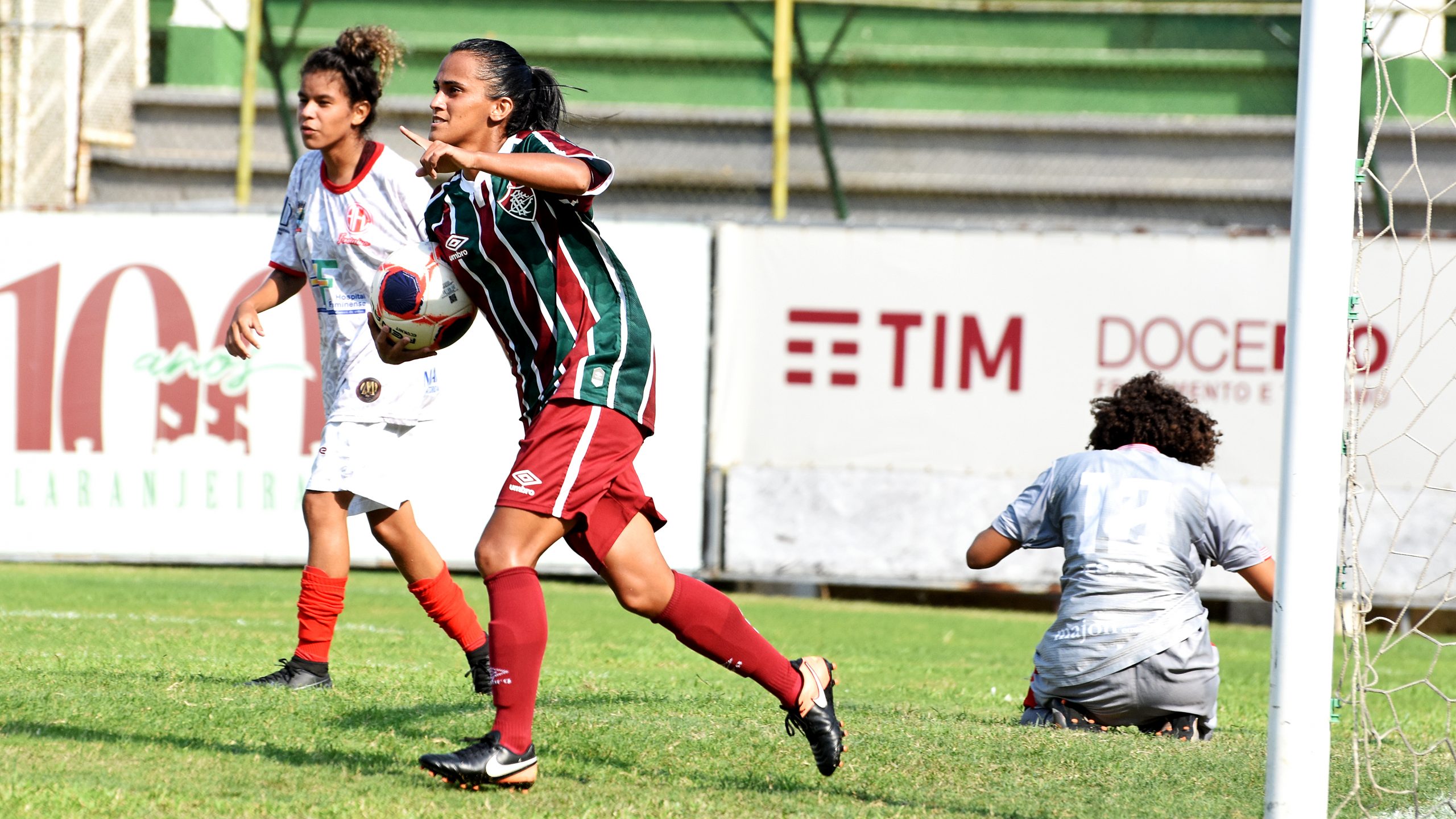 Fluminense goleia América no Carioca Feminino