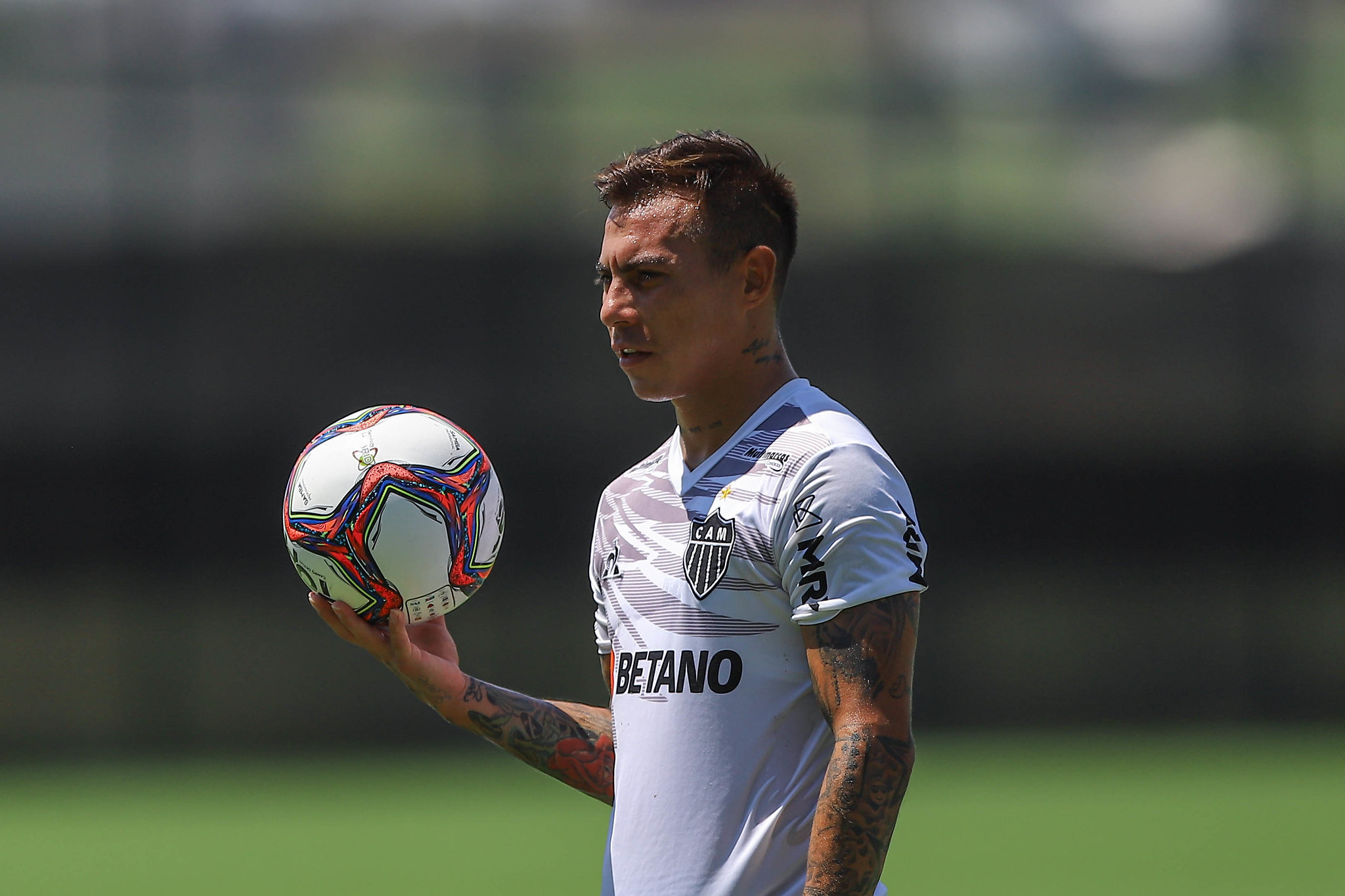 Vargas prioriza Atlético caso for convocado para Seleção Chilena e vê Galo com condições de ganhar tudo no ano