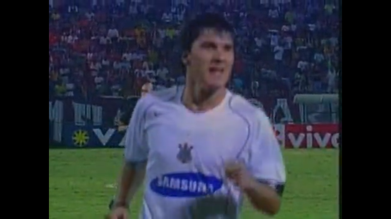 Gustavo Nery foi destaque do Corinthians no Raulino de Oliveira