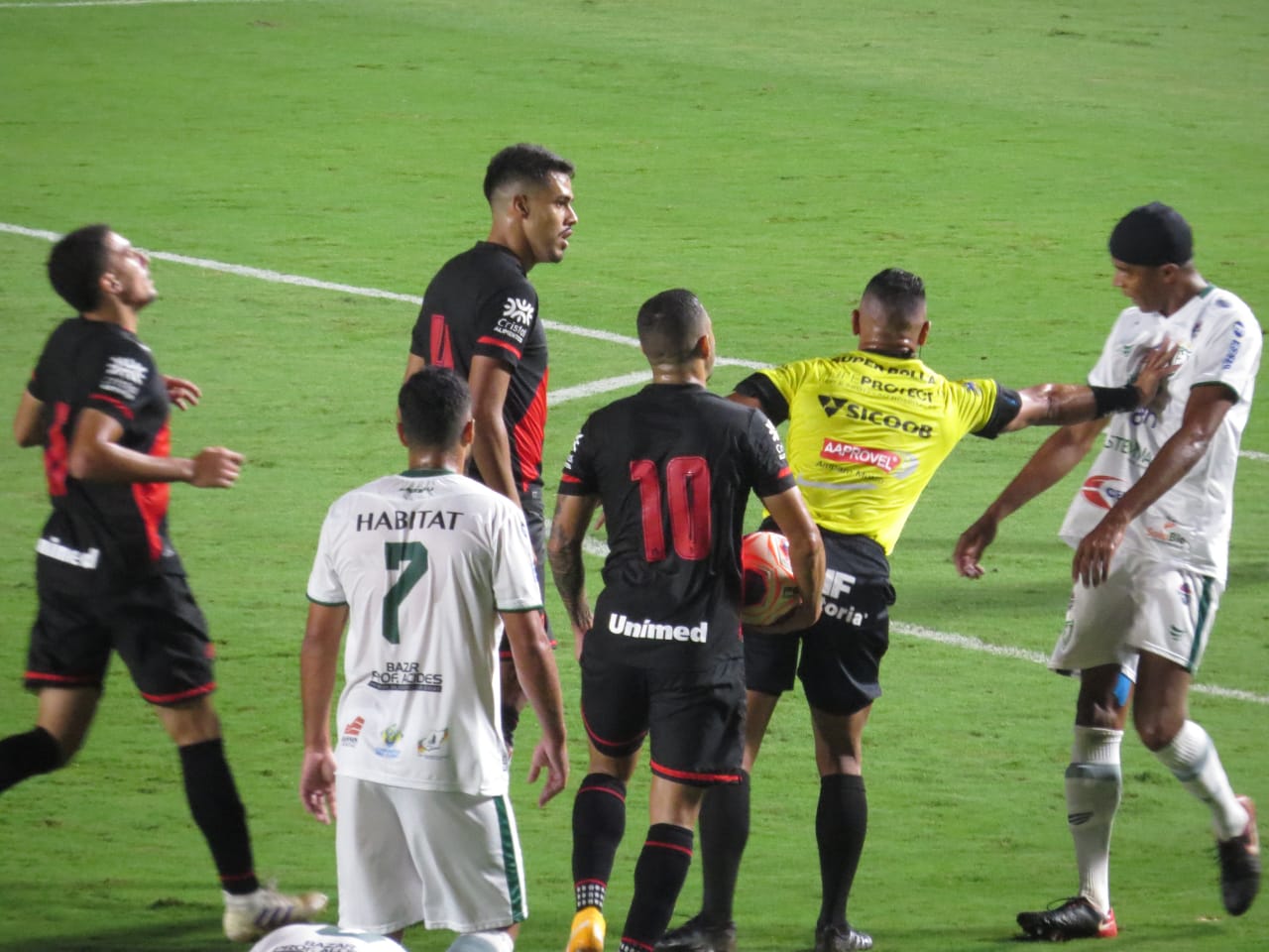 O Atlético-GO venceu a Jataiense por 2 a 0 pelo Goianão