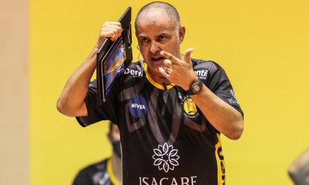 Paulo Coco - treinador Praia Clube