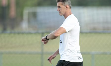 Mancini comanda treino sem Fagner