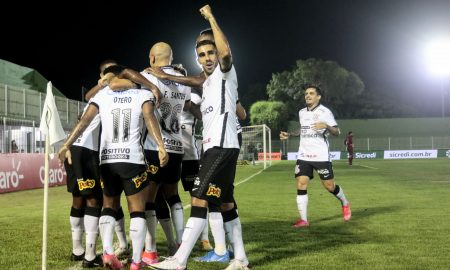 Corinthians vence Retrô nos penaltis