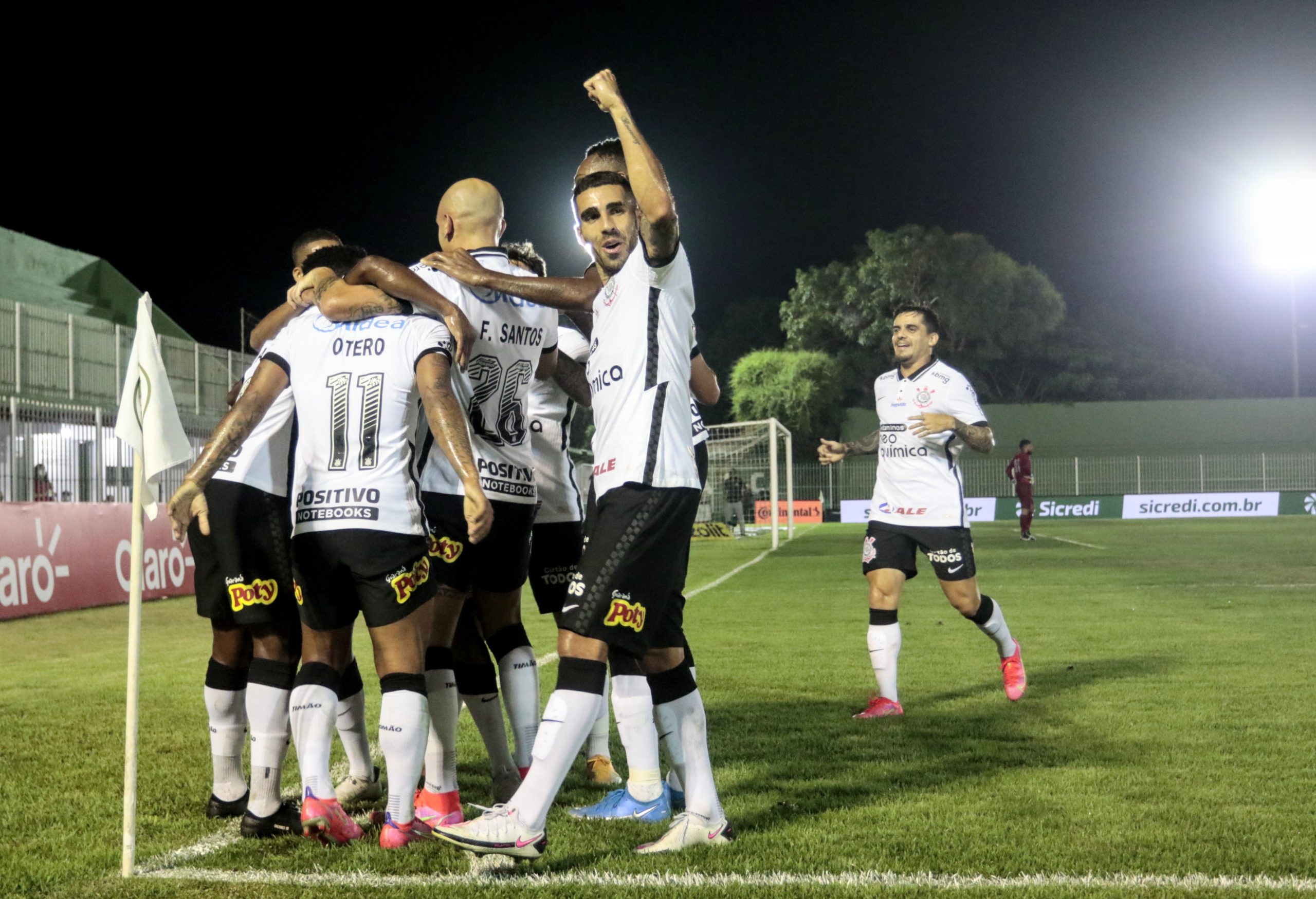 Corinthians vence Retrô nos penaltis