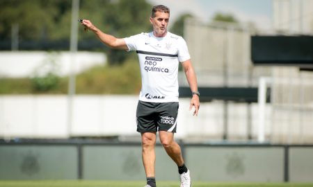 Mancini comanda treino do Corinthians