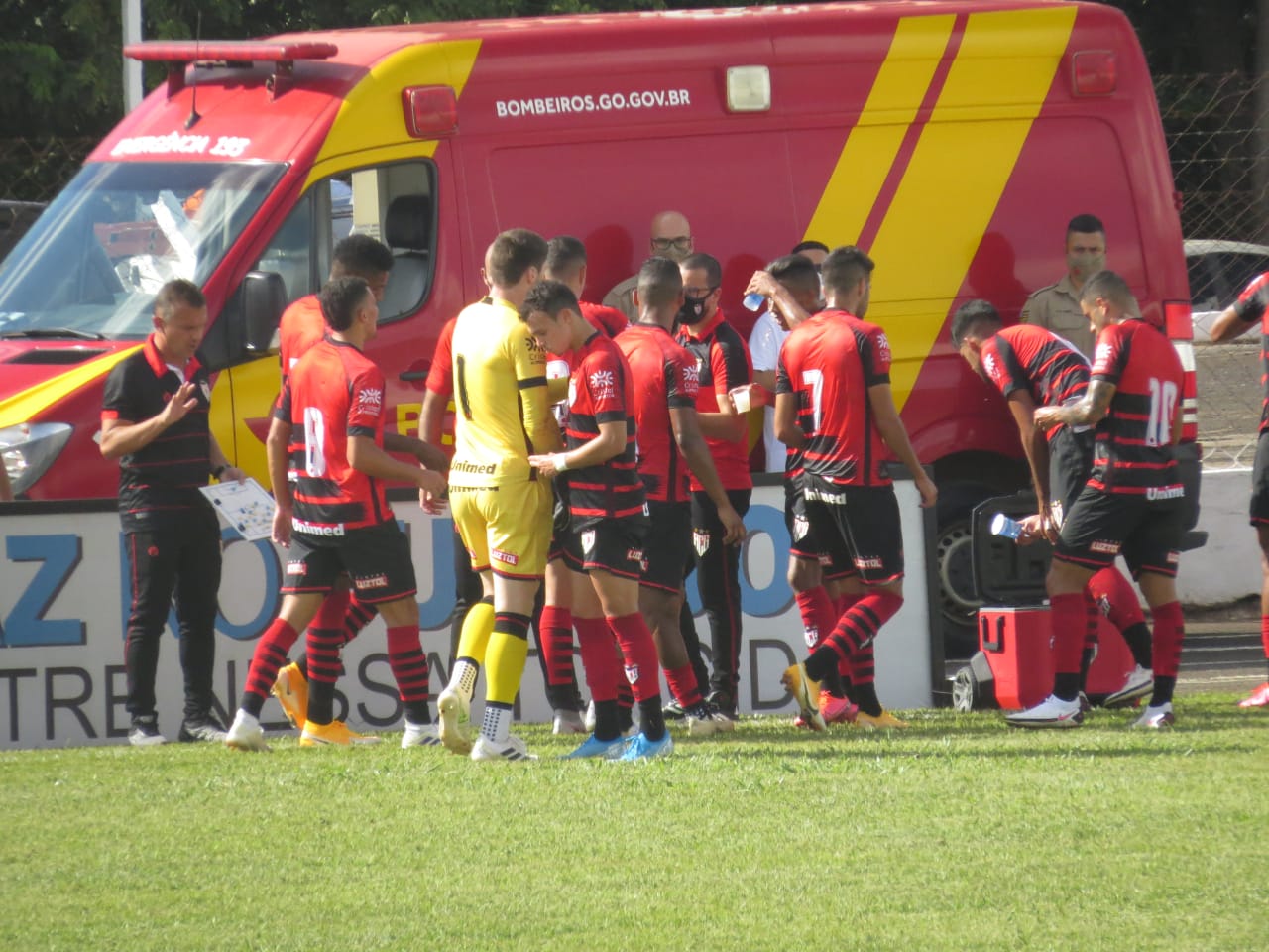 O Atlético-GO derrotou o CRAC por 2 a 0 em sua estreia no Campeonato Goiano