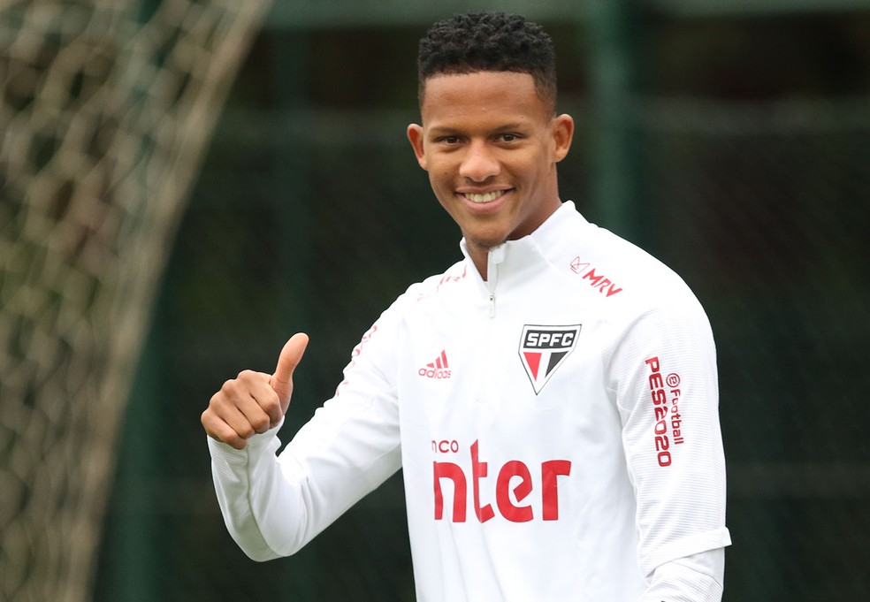 Com desfalque na zaga, Rodrigo Freitas pode fazer seu segundo jogo no profissional pelo São Paulo