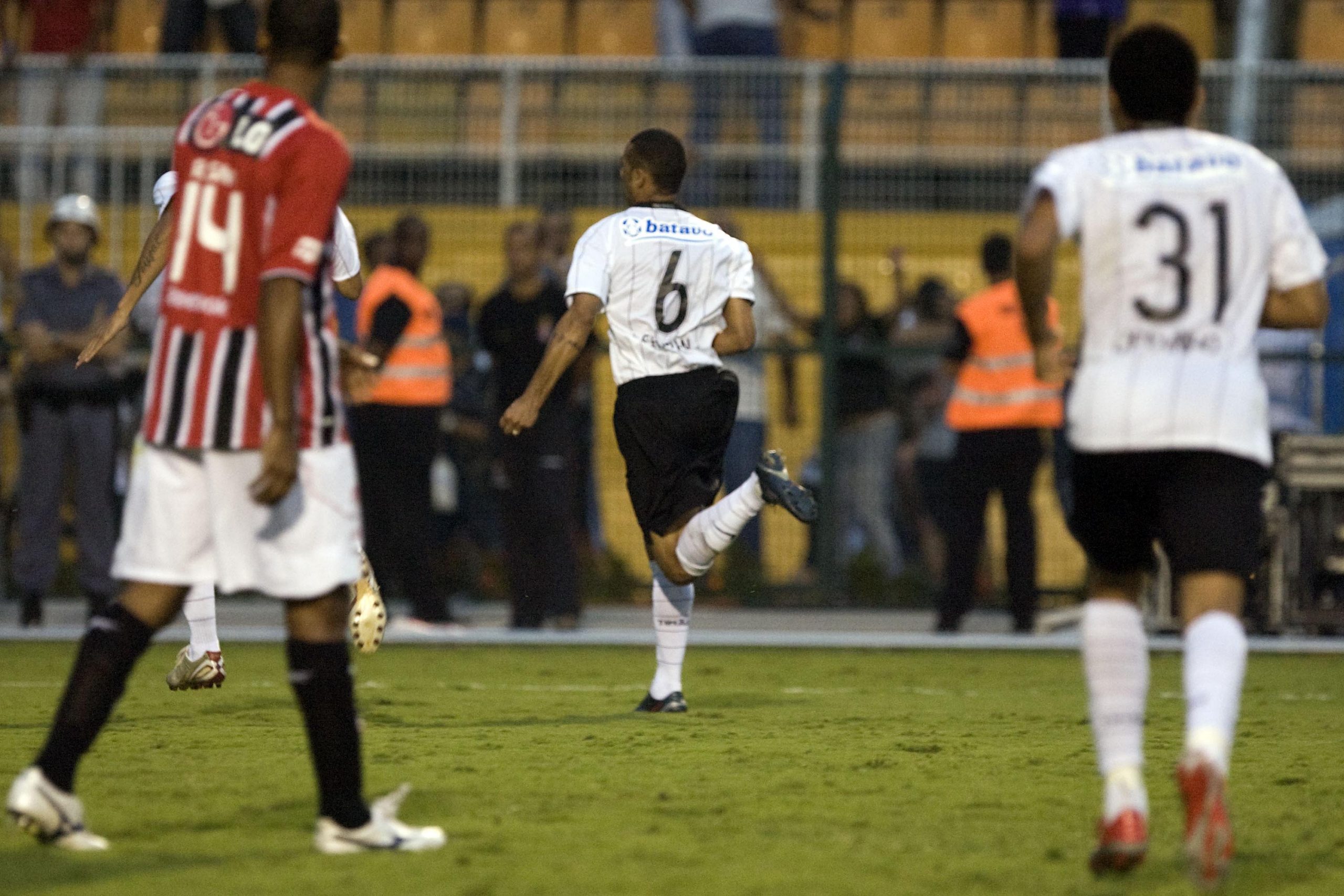 Corinthians vencia o São Paulo em primeiro jogo da semifinal do Paulistão