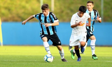 Promessa da base, Léo Fenga inicia treino com profissional no Grêmio