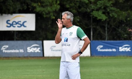 Empresário nega que Lisca tenha sido oferecido ao Grêmio