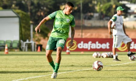 Em crescente no América-MG, Carlos Alberto recebe elogios de Lisca: ‘Menino de ouro’