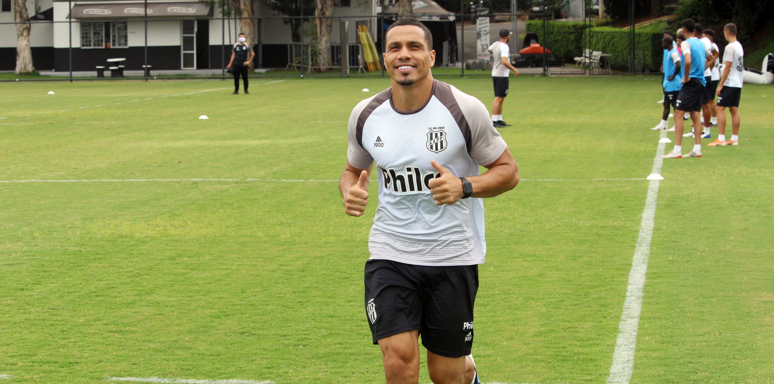 Wanderley passa por cirurgia no joelho e inicia recuperação na Ponte