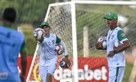 América-MG treina transição ofensiva pensando em clássico que vale liderança do Mineiro