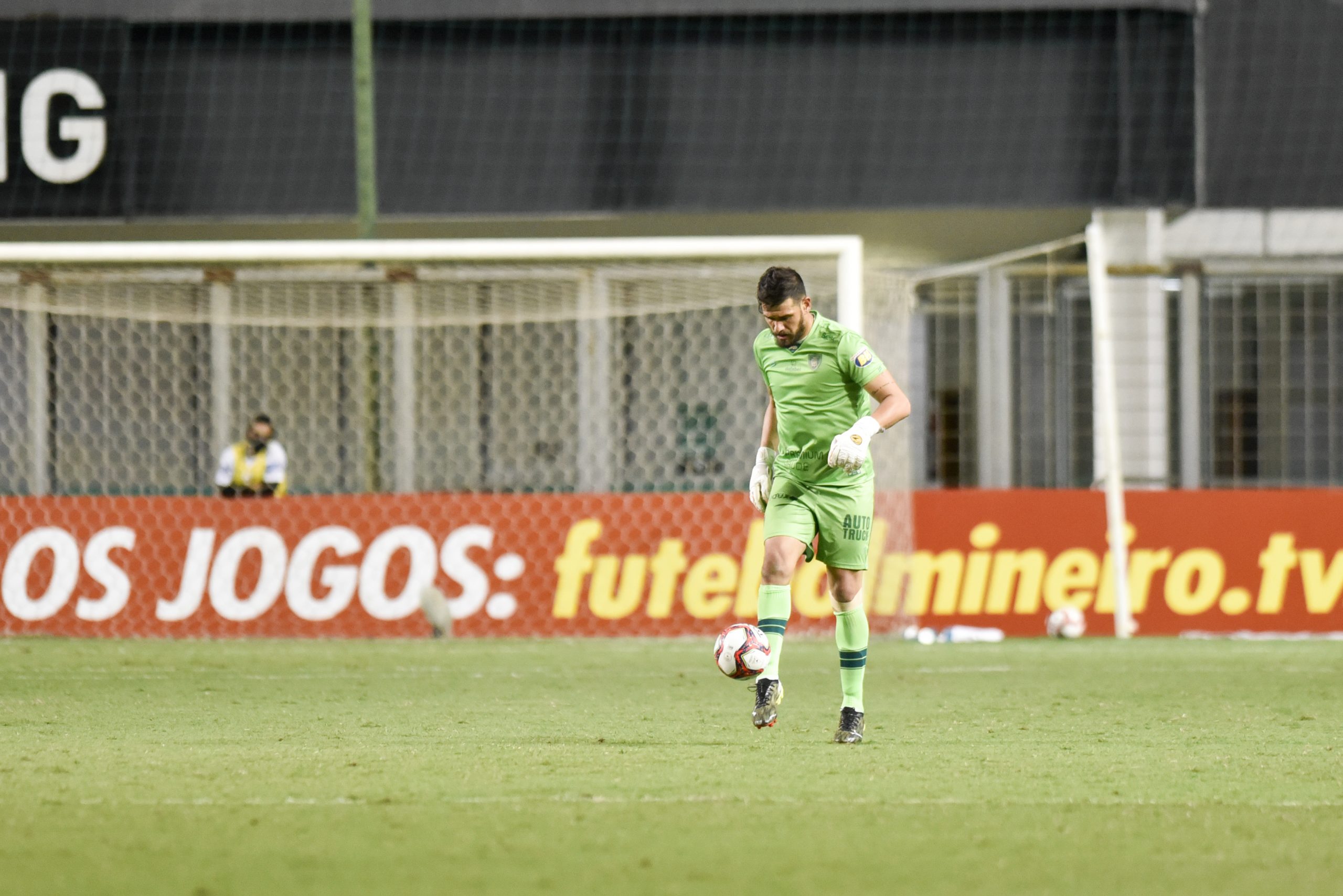 Matheus Cavichioli celebra 50 jogos pelo América-MG na véspera de decisão pela Copa do Brasil