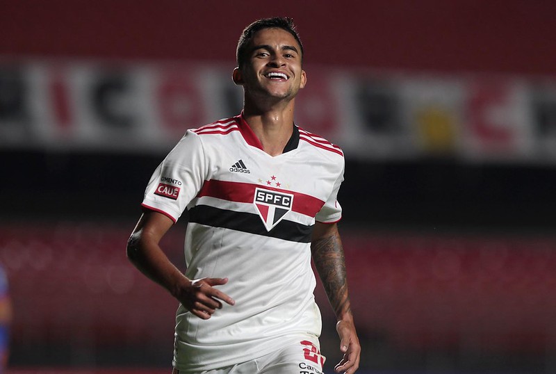 Com apenas quatro jogos como profissional, Rodrigo Nestor marca seu primeiro gol com a camisa do São Paulo