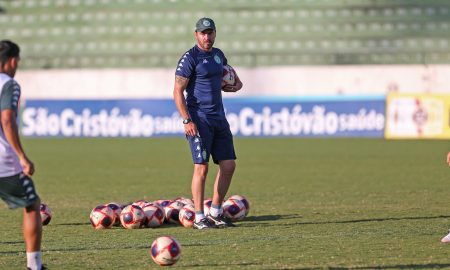 Aal desabafa após revés do Guarani: 'Poderia ter feito dois ou três gols'