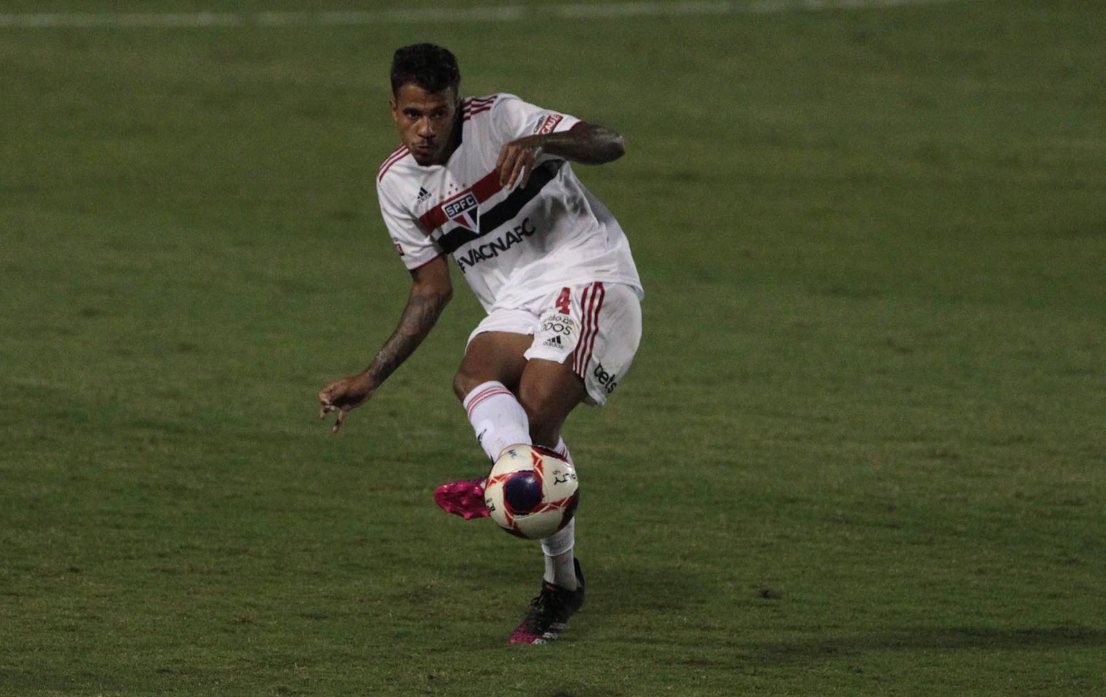 Com a segunda melhor defesa do Paulistão, São Paulo chega ao quarto jogo seguido sem sofrer gols