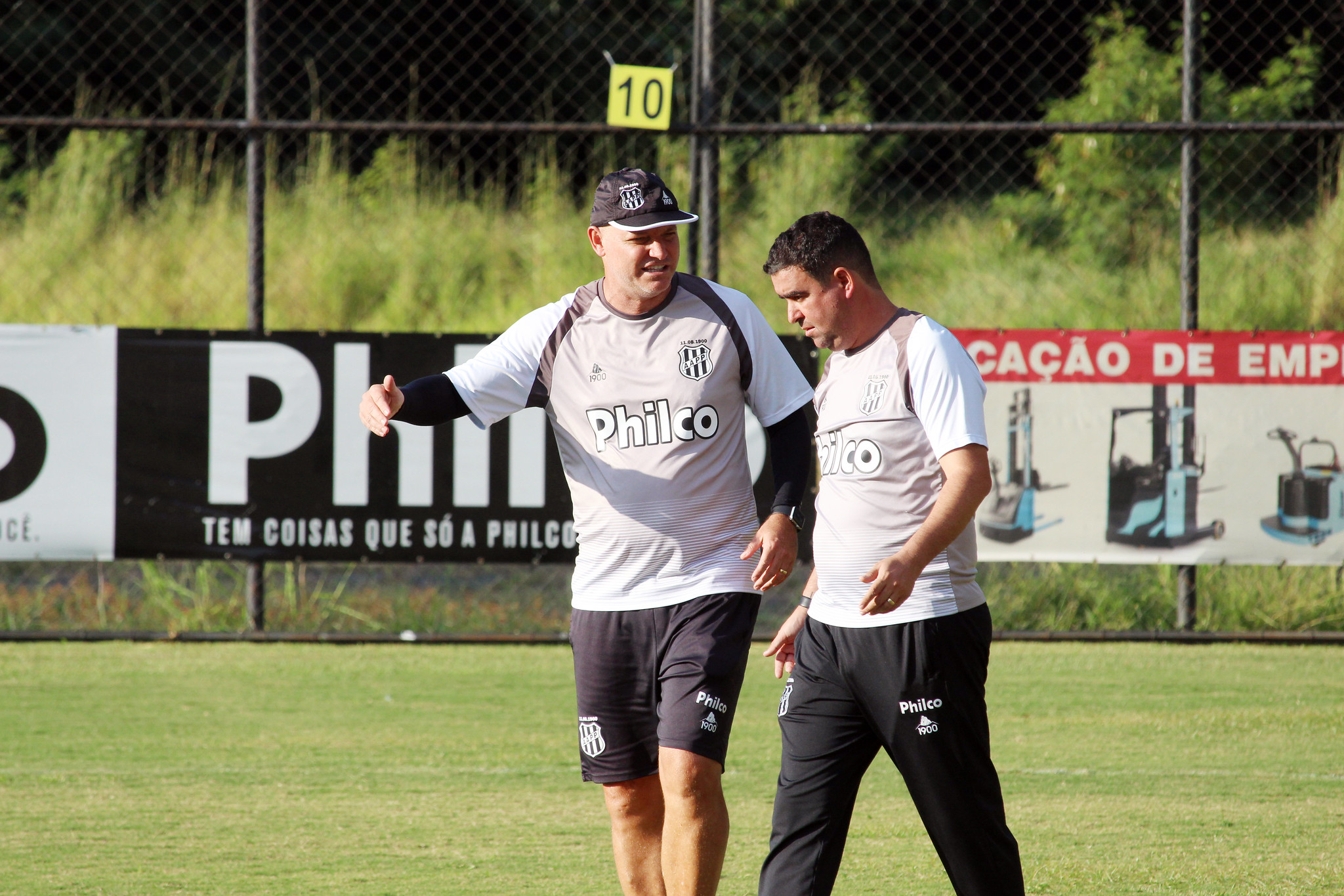 Moreno ensaia trocas na Ponte Preta para encarar o Mirassol; veja time