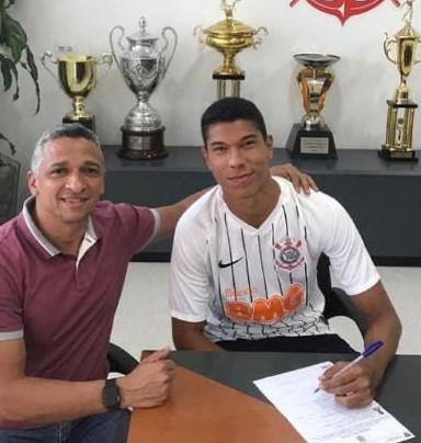 Corinthians prorroga contrato de atacante do sub-23