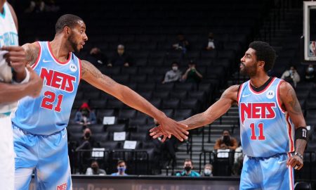 Kyrie e Aldridge na vitória dos Nets na rodada da NBA.