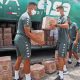 Com ajuda de atletas, Guarani entrega 500 cestas básicas em Campinas