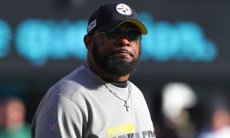 Pittsburgh Steelers renovam com head coach Mike Tomlin