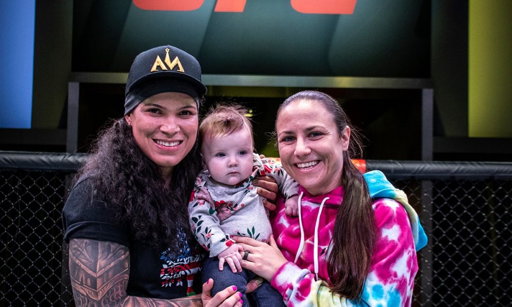 Nina Nunes relembra problemas no parto antes de retorno ao UFC