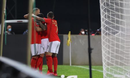 Jogadores do Benfica comemoram