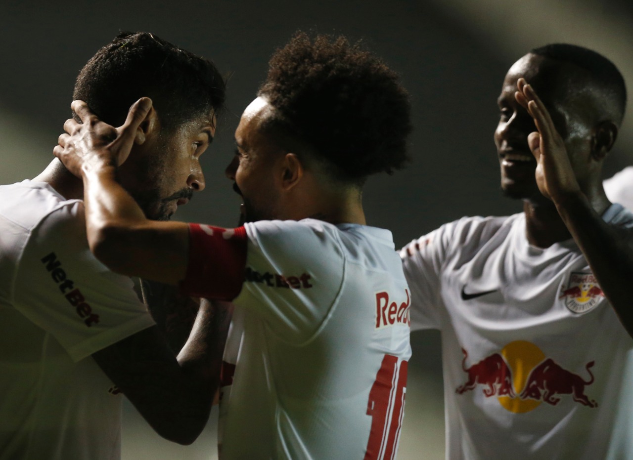 Com gols de Aderlan e Helinho, Red Bull Bragantino vence no Limeirão e mantém a invencibilidade no estádio