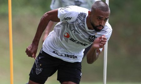 Atlético-MG encaminha empréstimo do volante Adriano ao Paraná