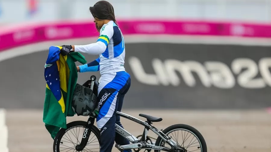 Paola Reis fura quarentena e é retirada de torneios de ciclismo que valem vaga Olímpica