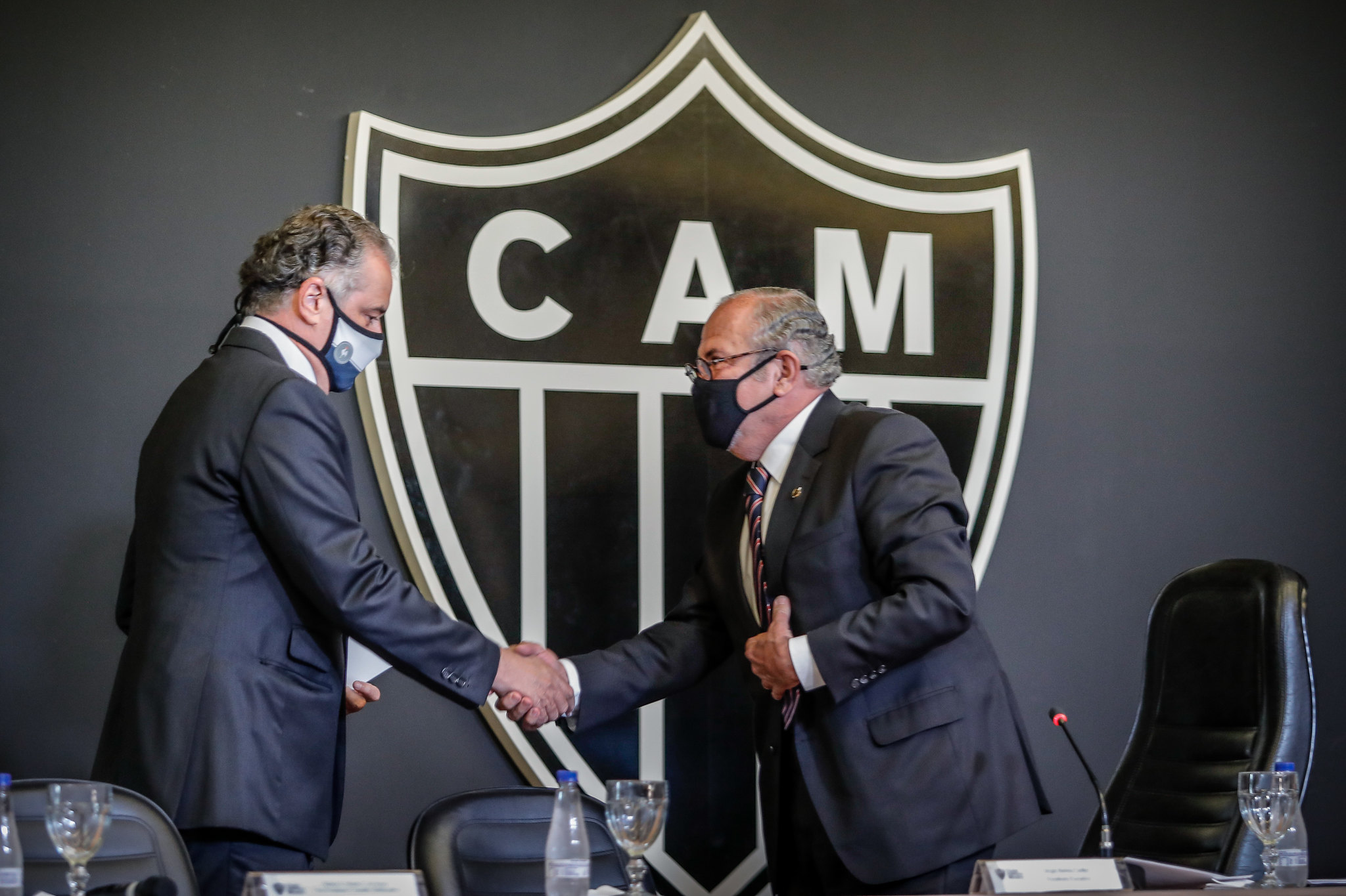 Em carta, presidente do Atlético-MG revela pagamento de dívida de R$ 15 milhões e proposta de redução de juros