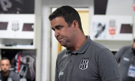 Moreno revela mudanças na defesa da Ponte: 'Ajustar forma de jogar'