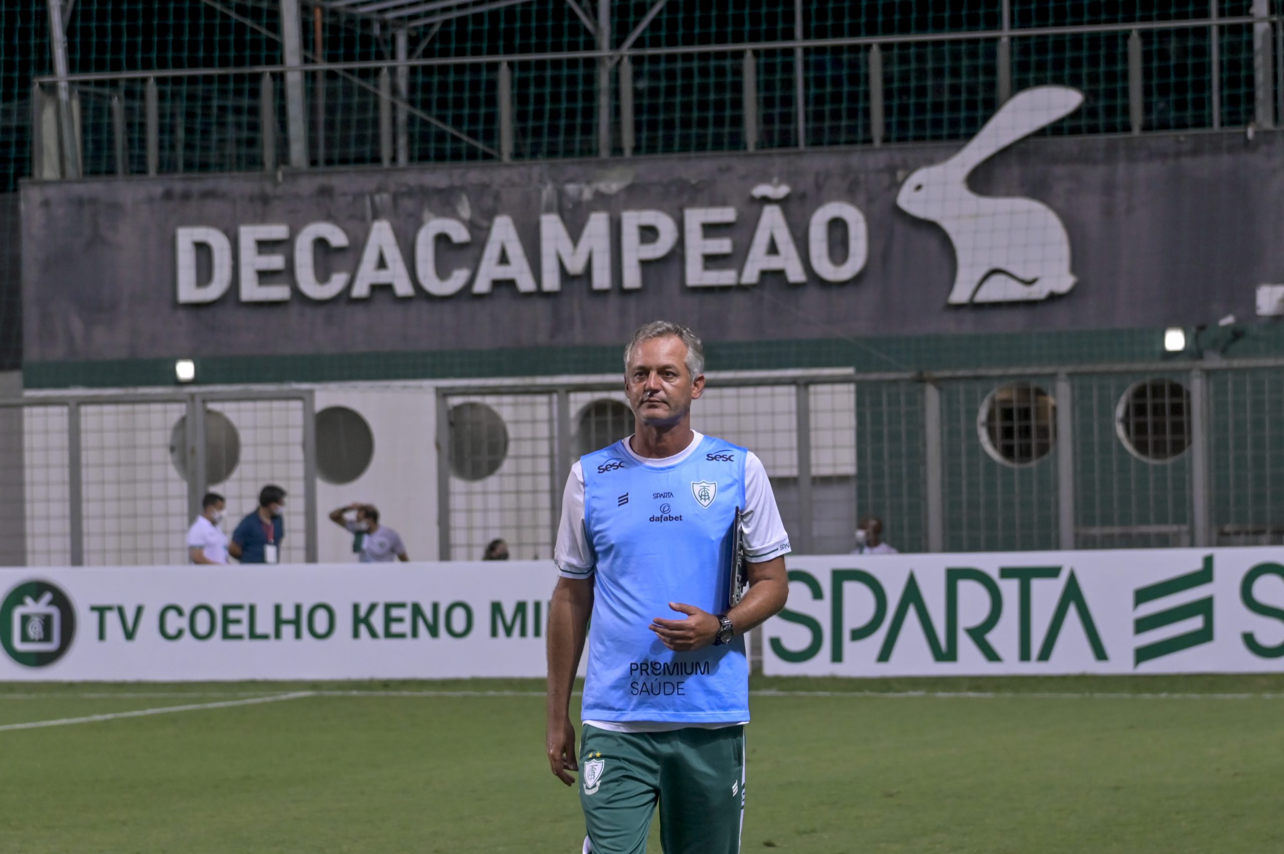 Apesar de suspensão, Lisca estará no Independência para acompanhar América-MG e Cruzeiro