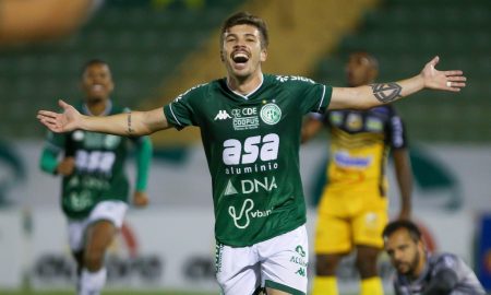 Júlio César afasta má fase, desencanta e marca primeiro gol pelo Guarani