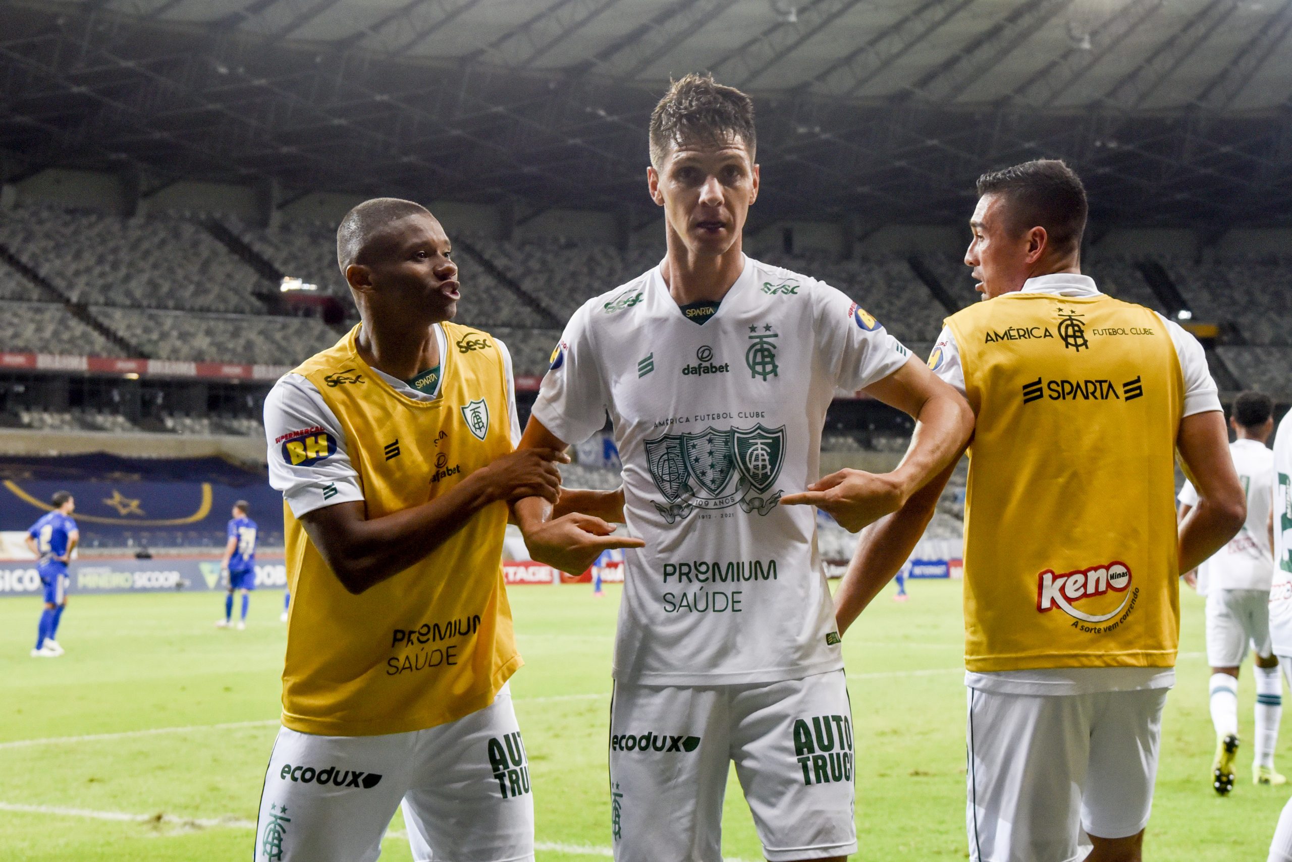 Criticado, Alê dá a volta por cima e ajuda o América-MG a vencer o Cruzeiro