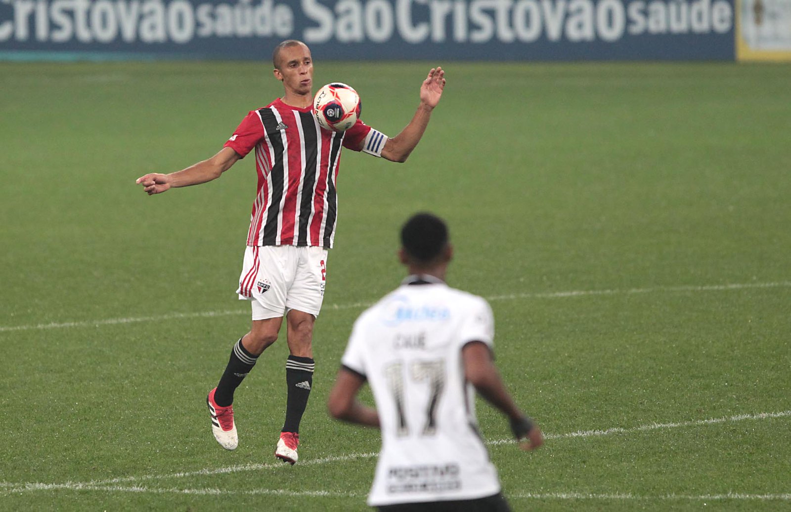 Miranda marca primeiro gol pelo São Paulo na temporada: 'feliz por voltar a jogar um clássico'