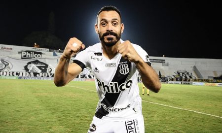 Com seis gols, Moisés leva Ponte à seleção do Campeonato Paulista