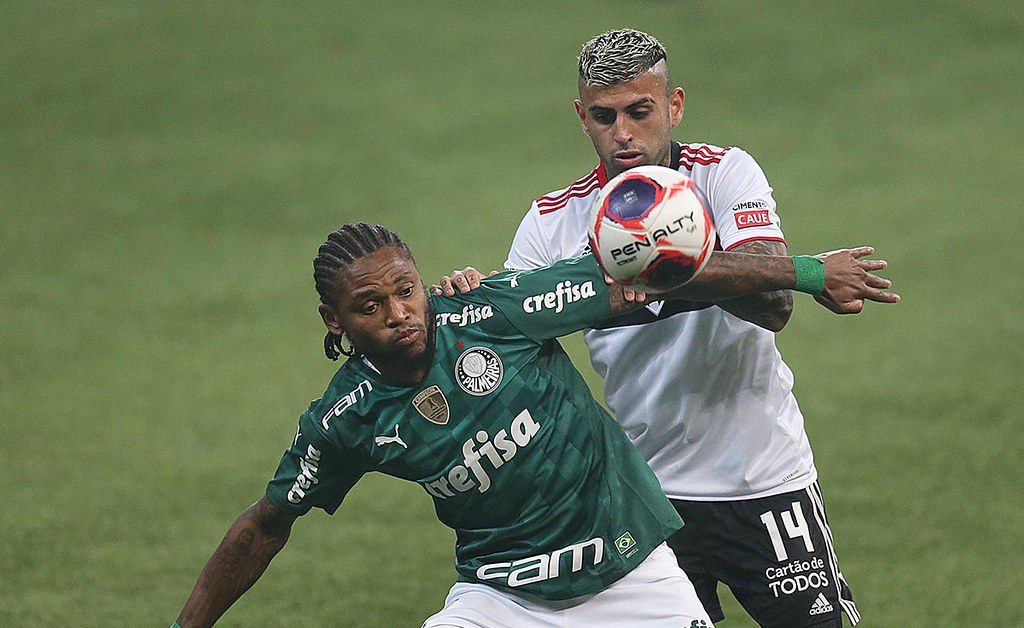 São Paulo e Palmeiras com o uso da base
