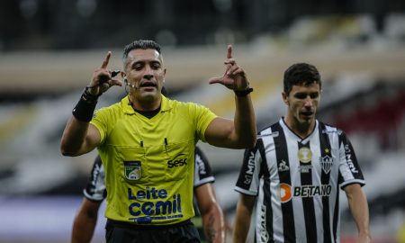 Súmula: volante do América-MG, Sabino xingou o árbitro e foi expulso no clássico; veja