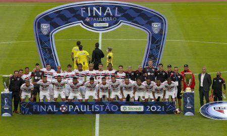 São Paulo, campeão Paulista de 2021 em cima do Palmeiras