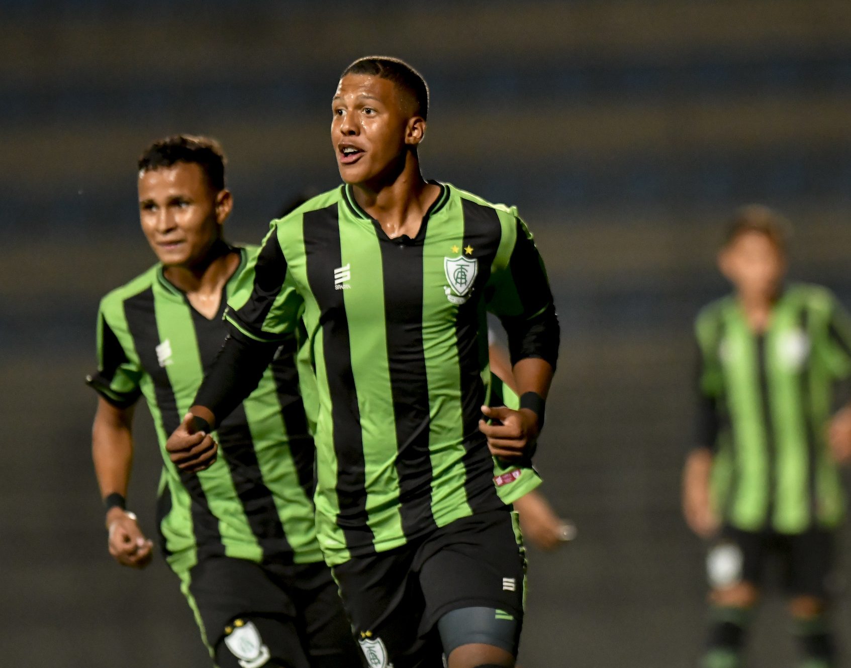 Pelo Brasileiro sub-17, América-MG se recupera e vence o Ceará em casa