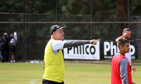 Ponte Preta viaja para estreia na Série B sem indefinições; veja escalação