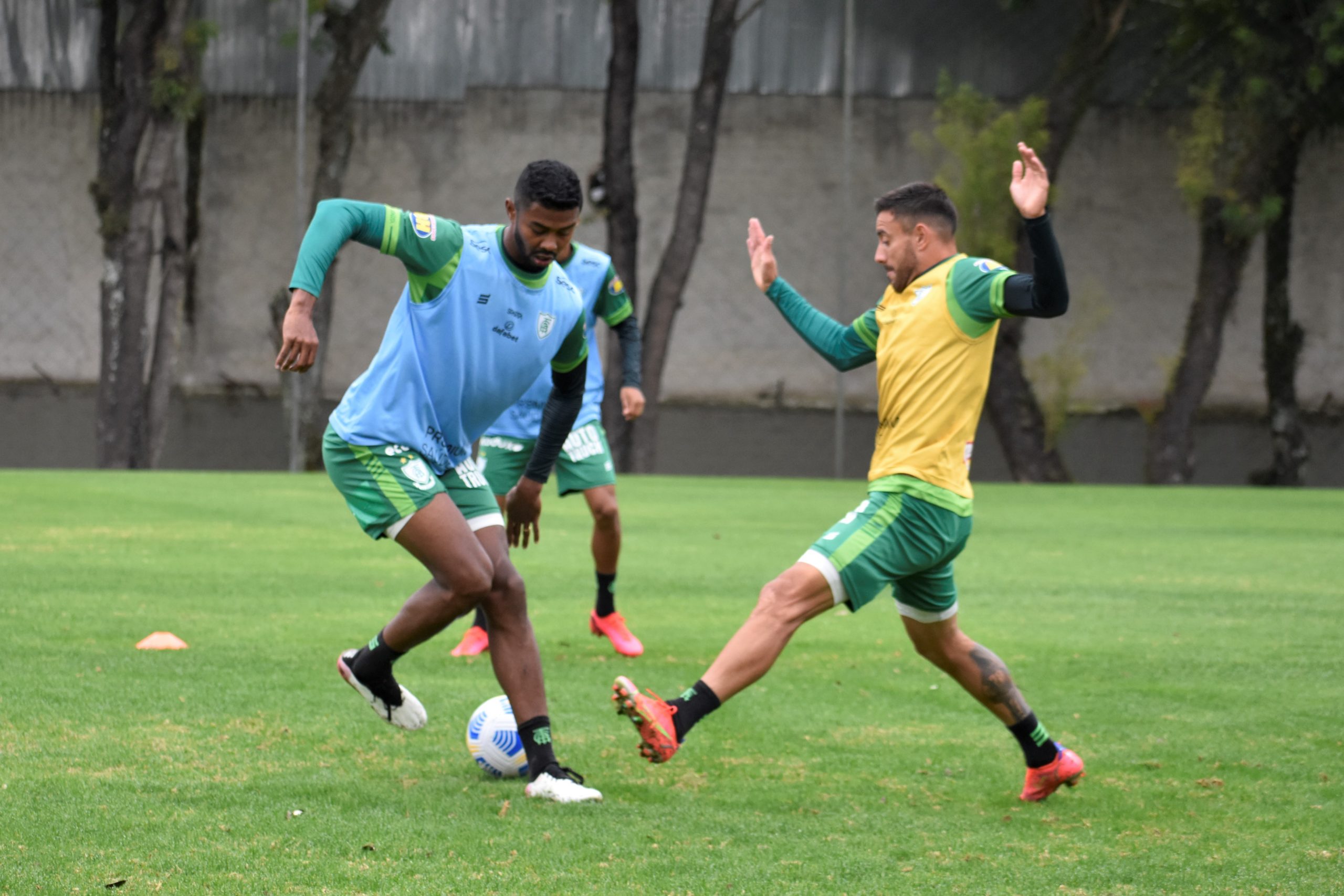 De olho na Copa do Brasil, América-MG treina antes de retornar a Belo Horizonte