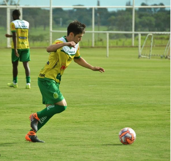 Botafogo encaminha luis oyama