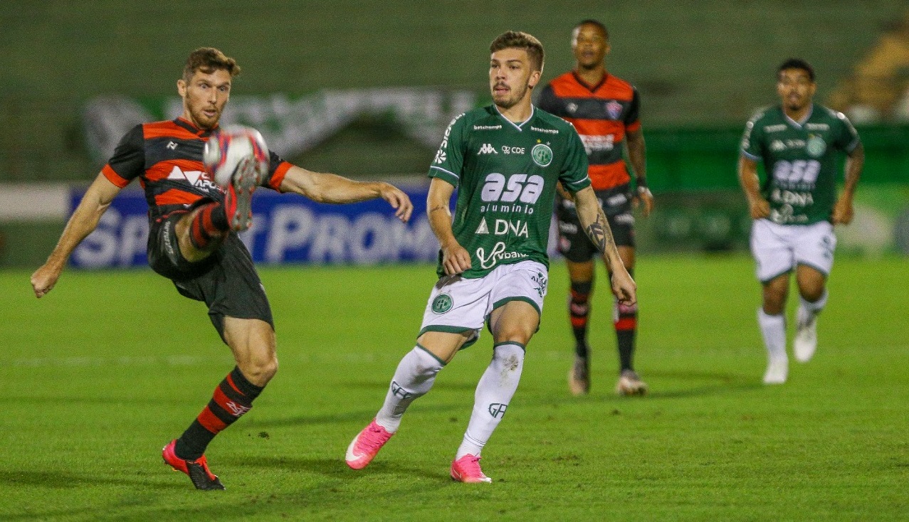 Bidu marca, e Guarani fica no empate com Vitória na estreia da Série B