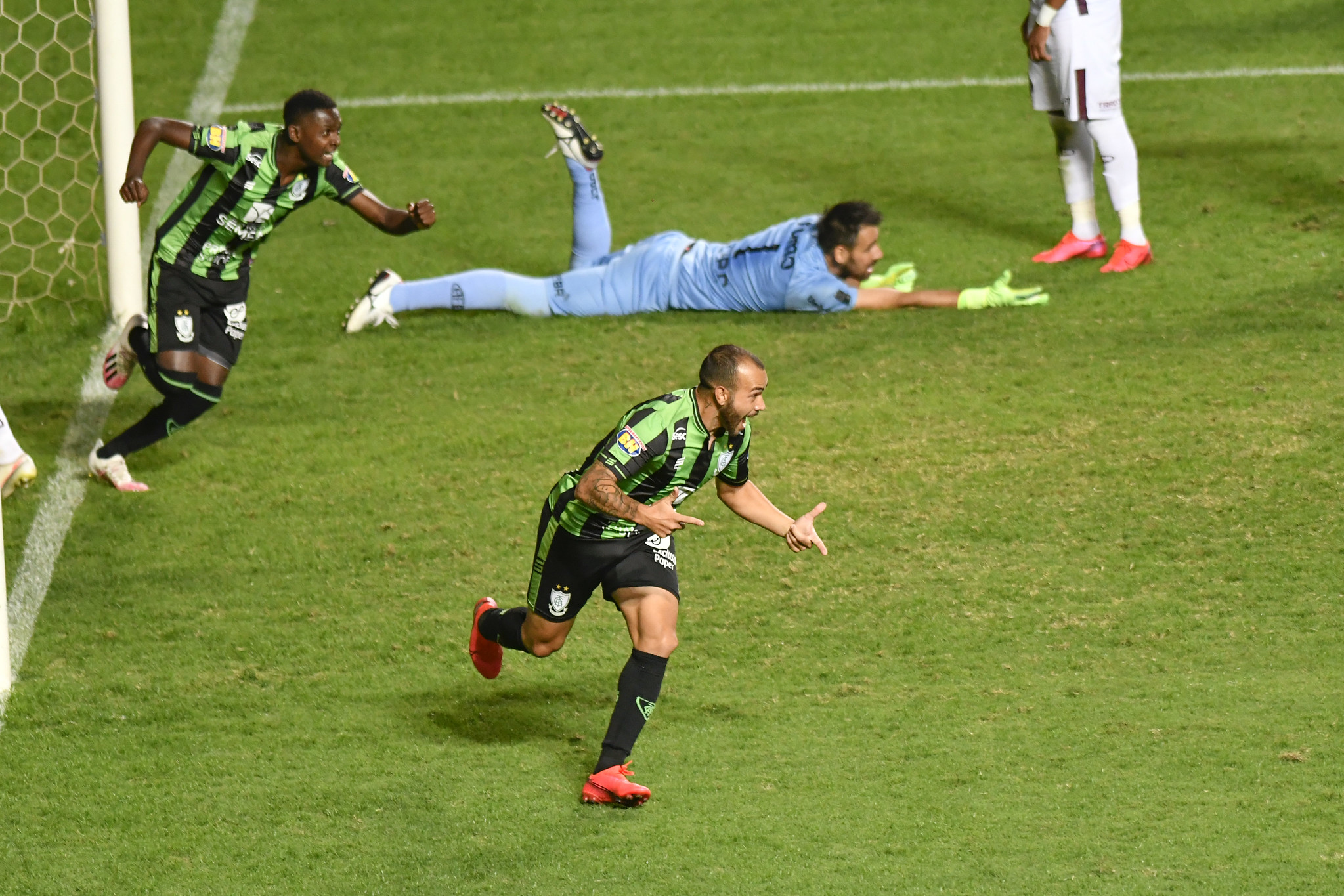 Na terceira rodada da Copa do Brasil 2020, América-MG se classificou com gol heroico de Rodolfo; relembre